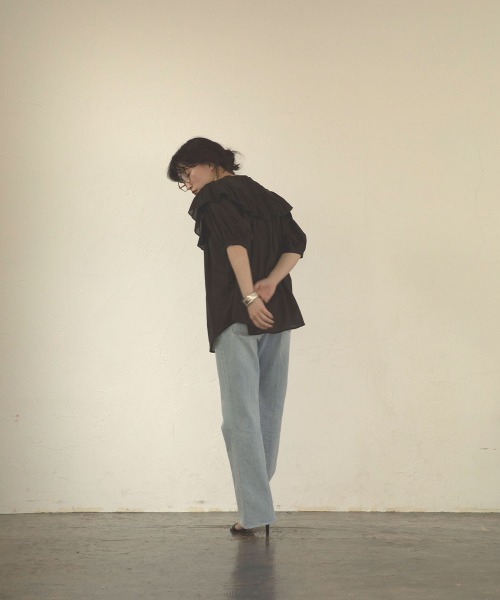 marjour（マージュール）の「BIG COLLAR BLOUSE（シャツ/ブラウス・レディース・チャコールグレー・M）」の11枚目の写真
