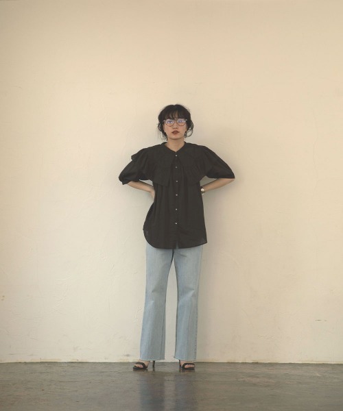 marjour（マージュール）の「BIG COLLAR BLOUSE（シャツ/ブラウス・レディース・チャコールグレー・M）」の15枚目の写真