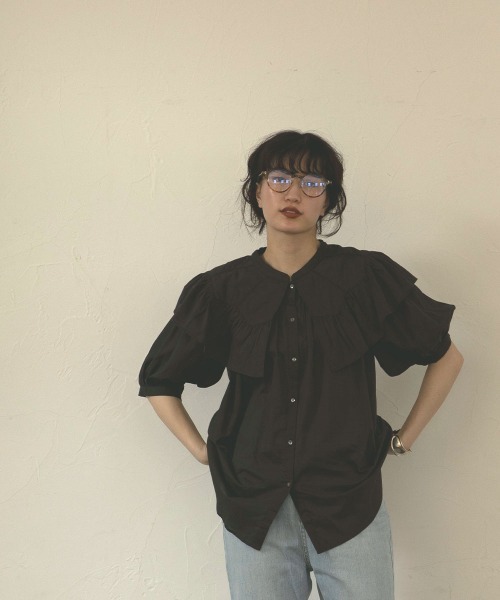 marjour（マージュール）の「BIG COLLAR BLOUSE（シャツ/ブラウス・レディース・チャコールグレー・M）」の14枚目の写真