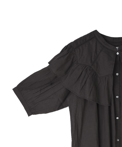 marjour（マージュール）の「BIG COLLAR BLOUSE（シャツ/ブラウス・レディース・チャコールグレー・M）」の3枚目の写真