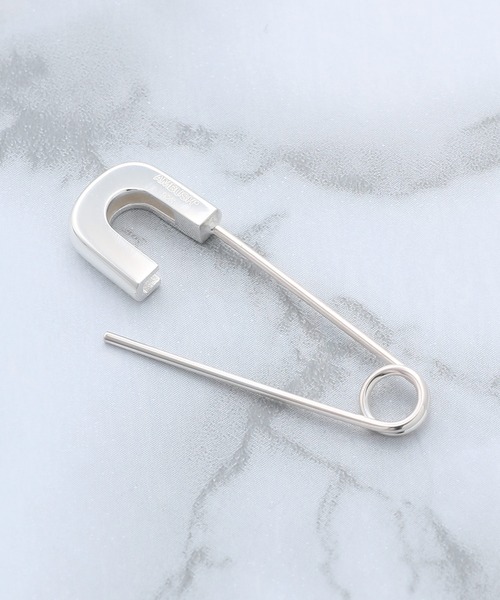 AMBUSH(アンブッシュ)の「AMBUSH SAFETY PIN PIERCE 12111156(ピアス(両耳用)・レディース・ゴールド/シルバー・ONE SIZE)」の4枚目の写真