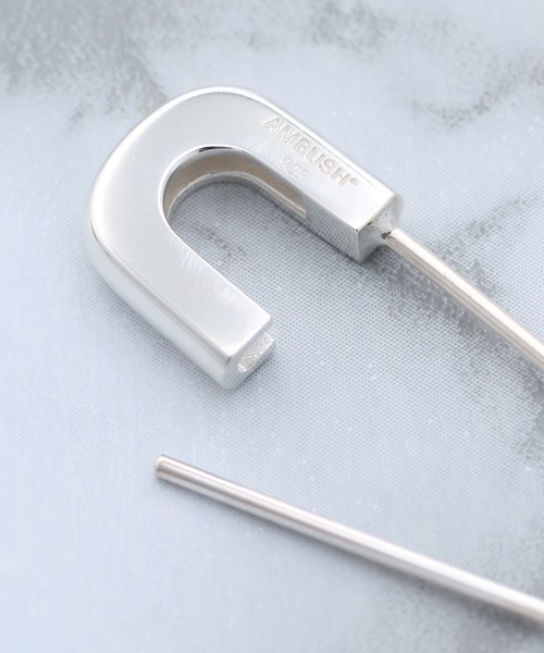AMBUSH(アンブッシュ)の「AMBUSH SAFETY PIN PIERCE 12111156(ピアス(両耳用)・レディース・ゴールド/シルバー・ONE SIZE)」の5枚目の写真