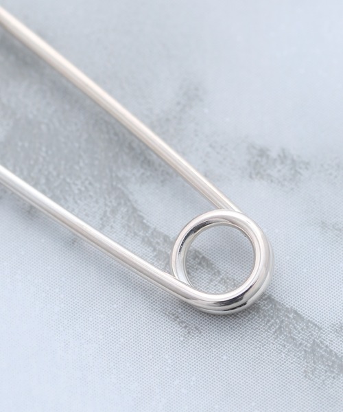AMBUSH(アンブッシュ)の「AMBUSH SAFETY PIN PIERCE 12111156(ピアス(両耳用)・レディース・ゴールド/シルバー・ONE SIZE)」の6枚目の写真