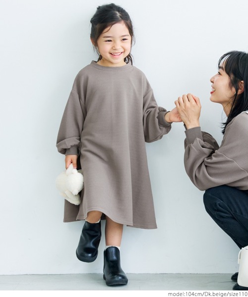 coca（coca）（コカ）の「＼＼新色登場／／キッズ エンボス袖バルーンワンピース（Tシャツ/カットソー・キッズ・ブラック/カーキ/ダークベージュ/マスタード/ワインレッド/ネイビー・100/110/120/130）」の22枚目の写真