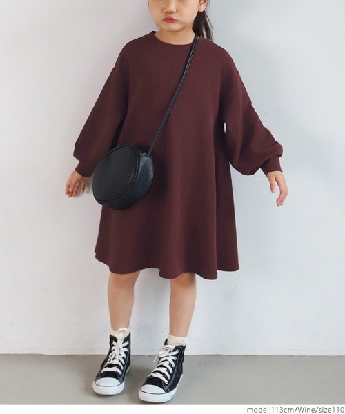 coca（coca）（コカ）の「＼＼新色登場／／キッズ エンボス袖バルーンワンピース（Tシャツ/カットソー・キッズ・ブラック/カーキ/ダークベージュ/マスタード/ワインレッド/ネイビー・100/110/120/130）」の15枚目の写真