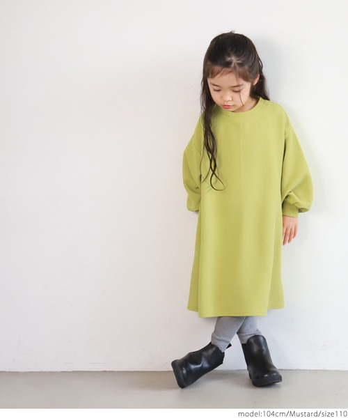 coca（coca）（コカ）の「＼＼新色登場／／キッズ エンボス袖バルーンワンピース（Tシャツ/カットソー・キッズ・ブラック/カーキ/ダークベージュ/マスタード/ワインレッド/ネイビー・100/110/120/130）」の11枚目の写真