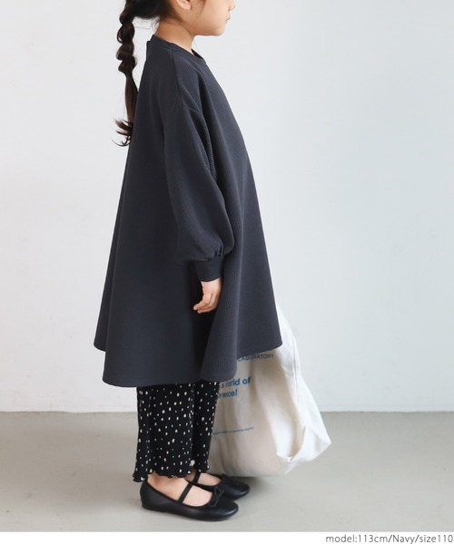 coca（coca）（コカ）の「＼＼新色登場／／キッズ エンボス袖バルーンワンピース（Tシャツ/カットソー・キッズ・ブラック/カーキ/ダークベージュ/マスタード/ワインレッド/ネイビー・100/110/120/130）」の8枚目の写真