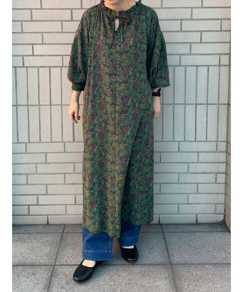 Lugnoncure（ルノンキュール）の「レトロ花柄フリルスキッパーワンピース（ワンピース・レディース・ネイビー/オレンジ/グリーン・ﾌﾘ-）」の2枚目の写真