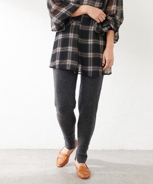SHENERY（シーナリー）の「裾リブニットパンツ（その他パンツ・レディース・ベージュ/チャコールグレー・FREE）」の4枚目の写真