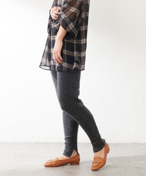 SHENERY（シーナリー）の「裾リブニットパンツ（その他パンツ・レディース・ベージュ/チャコールグレー・FREE）」の5枚目の写真