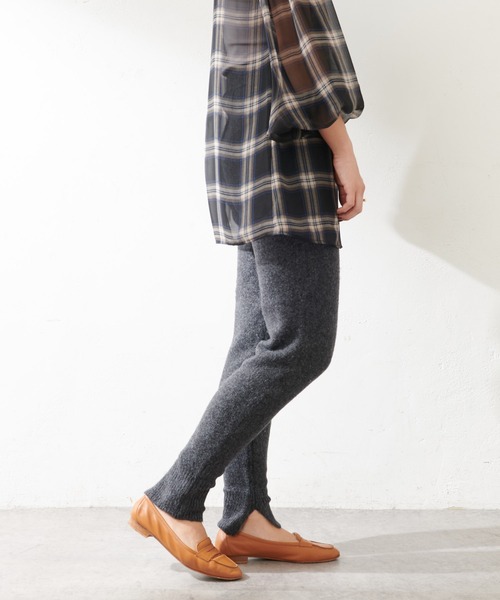 SHENERY（シーナリー）の「裾リブニットパンツ（その他パンツ・レディース・ベージュ/チャコールグレー・FREE）」の6枚目の写真
