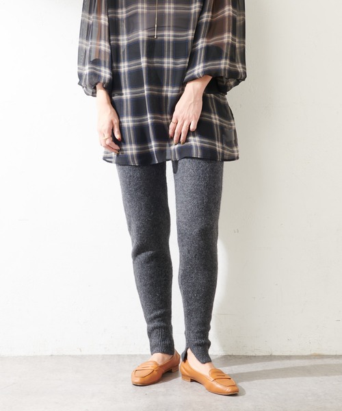 SHENERY（シーナリー）の「裾リブニットパンツ（その他パンツ・レディース・ベージュ/チャコールグレー・FREE）」の3枚目の写真