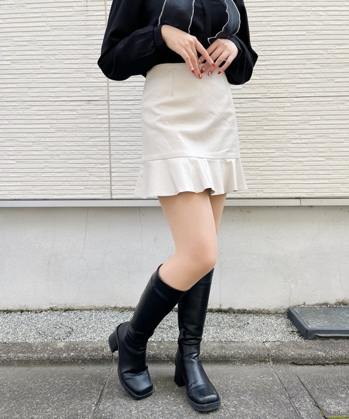 Loueme(ルエム)の「フェイクレザーフリルミニスカパン(スカート・レディース・ブラック/アイボリー・FREE)」の2枚目の写真