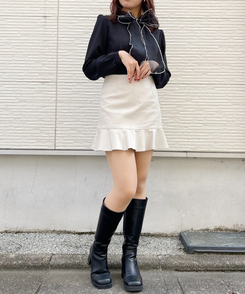 Loueme(ルエム)の「フェイクレザーフリルミニスカパン(スカート・レディース・ブラック/アイボリー・FREE)」の7枚目の写真