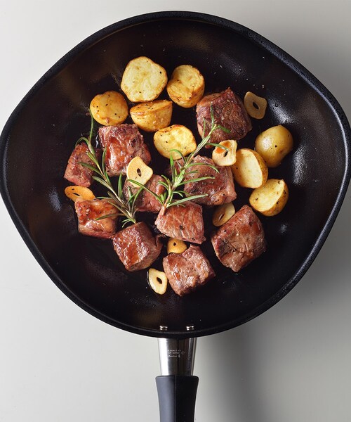 212 KITCHEN STORE（トゥワントゥキッチンストア）の「◆マグマプレート鉄フライパン 25cm (蓋付) ＜柳宗理＞（鍋/フライパン・レディース・その他・00）」の4枚目の写真