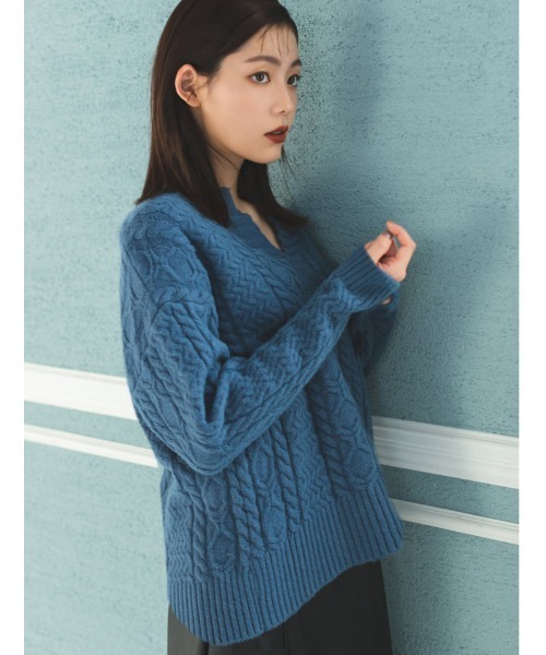 fifth calin（フィフスカラン）の「キーネックケーブルカラーニット（ニット/セーター・レディース・オレンジ/ブルー・MEDIUM）」の2枚目の写真