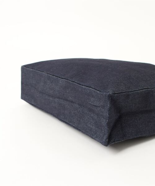 A.P.C.（アーペーセー）の「TOTE LOU MINI ANSES 22PC（トートバッグ・レディース・インディゴブルー・ONESIZE）」の3枚目の写真