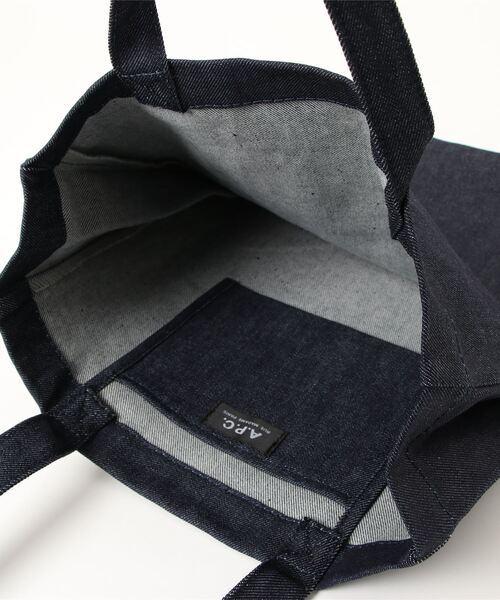 A.P.C.（アーペーセー）の「TOTE LOU MINI ANSES 22PC（トートバッグ・レディース・インディゴブルー・ONESIZE）」の4枚目の写真