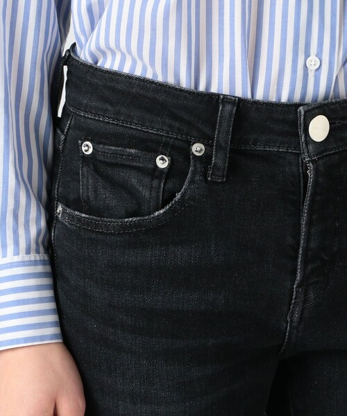 TOMORROWLAND （トゥモローランド）の「RED CARD TOKYO 30th Anniversary デニムパンツ（デニムパンツ・レディース・チャコールグレー・25/23/21/24/22）」の11枚目の写真