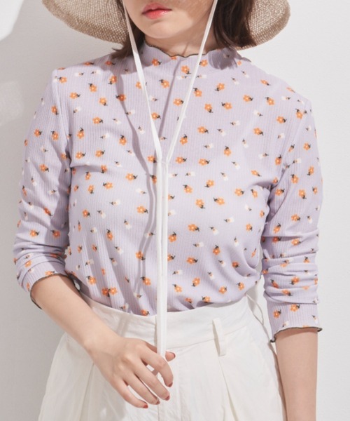 MERLOT（メルロー）の「小花柄メロートップス（Tシャツ/カットソー・レディース・ホワイト/グリーン/パープル・FREE）」の3枚目の写真