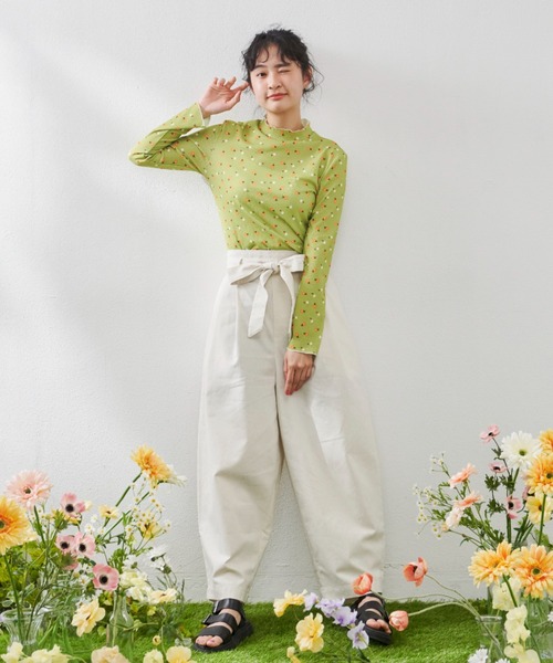 MERLOT（メルロー）の「小花柄メロートップス（Tシャツ/カットソー・レディース・ホワイト/グリーン/パープル・FREE）」の5枚目の写真