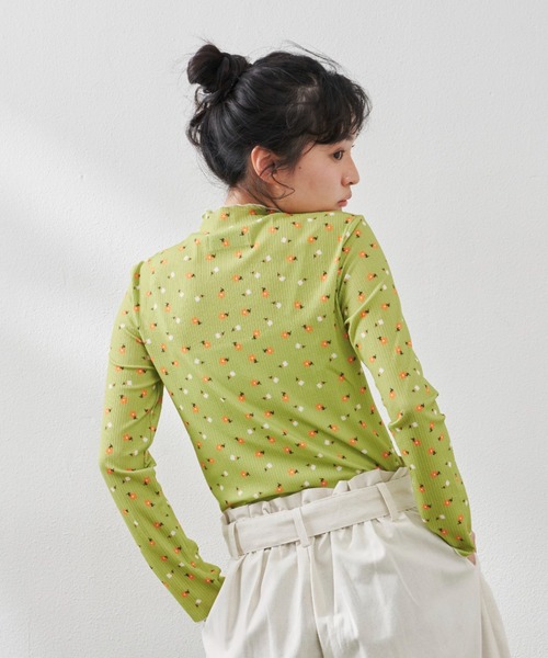 MERLOT（メルロー）の「小花柄メロートップス（Tシャツ/カットソー・レディース・ホワイト/グリーン/パープル・FREE）」の11枚目の写真