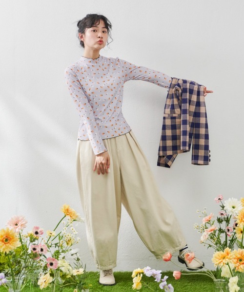 MERLOT（メルロー）の「小花柄メロートップス（Tシャツ/カットソー・レディース・ホワイト/グリーン/パープル・FREE）」の14枚目の写真