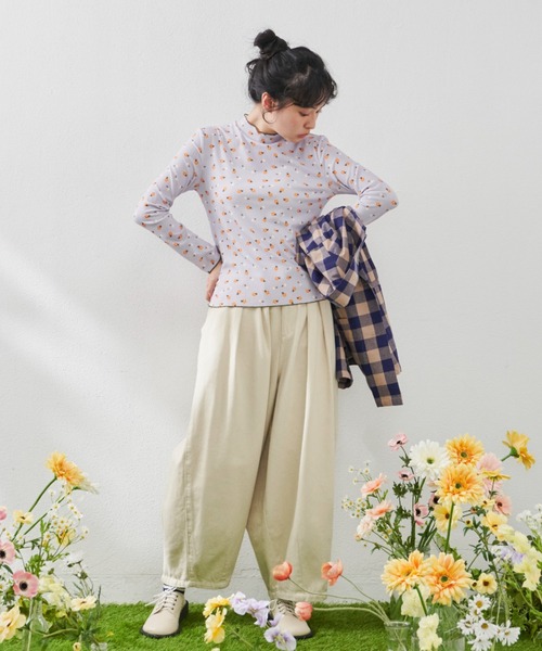 MERLOT（メルロー）の「小花柄メロートップス（Tシャツ/カットソー・レディース・ホワイト/グリーン/パープル・FREE）」の13枚目の写真