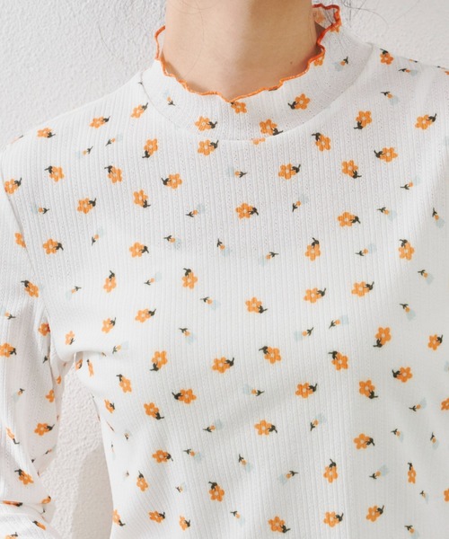 MERLOT（メルロー）の「小花柄メロートップス（Tシャツ/カットソー・レディース・ホワイト/グリーン/パープル・FREE）」の4枚目の写真