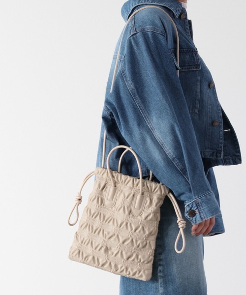 cepo(セポ)の「シャーリング巾着ショルダー(ハンドバッグ・レディース・ブラック/オフホワイト・FREE)」の7枚目の写真