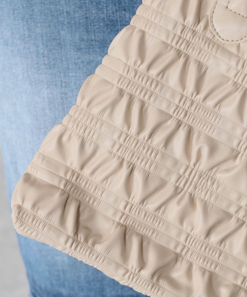 cepo(セポ)の「シャーリング巾着ショルダー(ハンドバッグ・レディース・ブラック/オフホワイト・FREE)」の4枚目の写真