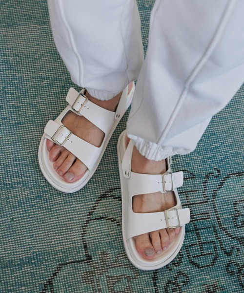 Auntie Rosa Holiday(アンティローザホリデー)の「ダブルベルトコンフォートサンダル(サンダル・レディース・ブラック/オフホワイト・LARGE/MEDIUM/SMALL)」の2枚目の写真