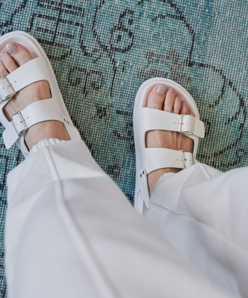 Auntie Rosa Holiday(アンティローザホリデー)の「ダブルベルトコンフォートサンダル(サンダル・レディース・ブラック/オフホワイト・LARGE/MEDIUM/SMALL)」の4枚目の写真