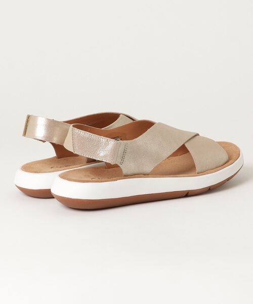 Clarks(クラークス)の「Jemsa Cross / ジェムサクロス (シャンパンレザー)(サンダル・レディース・シャンパン・UK3.5/UK3/UK5.5/UK5/UK4.5/UK6/UK4)」の3枚目の写真