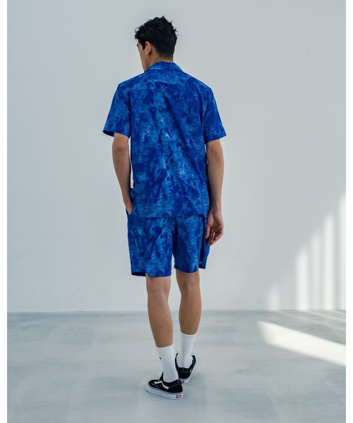 Hurley (ハーレー)の「M PHANTOM SHIRT PRINTED /ハーレー 水陸両用シャツ ファントム ストレッチ タイダイ(シャツ/ブラウス・メンズ・ブラック/ブルー・SMALL/MEDIUM/LARGE/X-LARGE)」の4枚目の写真