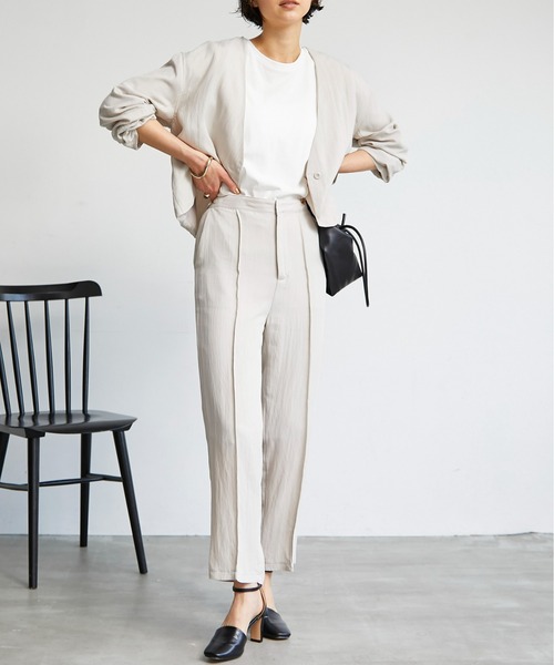 ECRIRE（エクリール）の「【yun_wearコラボ】リネンライク　ノーカラージャケット＋センターラインピンタック　セットアップ（セットアップ・レディース・ブラック/ベージュ/グレー/グリーン・S/M/L）」の3枚目の写真