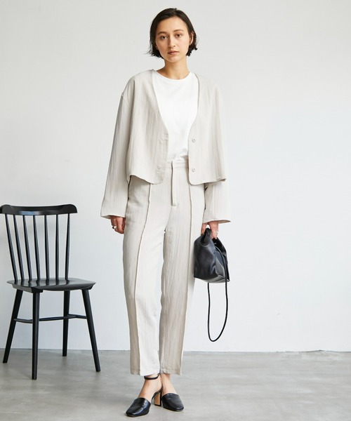 ECRIRE（エクリール）の「【yun_wearコラボ】リネンライク　ノーカラージャケット＋センターラインピンタック　セットアップ（セットアップ・レディース・ブラック/ベージュ/グレー/グリーン・S/M/L）」の11枚目の写真