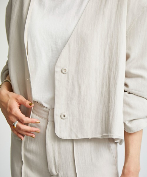 ECRIRE（エクリール）の「【yun_wearコラボ】リネンライク　ノーカラージャケット＋センターラインピンタック　セットアップ（セットアップ・レディース・ブラック/ベージュ/グレー/グリーン・S/M/L）」の14枚目の写真