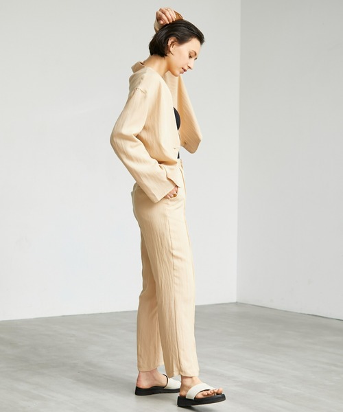 ECRIRE（エクリール）の「【yun_wearコラボ】リネンライク　ノーカラージャケット＋センターラインピンタック　セットアップ（セットアップ・レディース・ブラック/ベージュ/グレー/グリーン・S/M/L）」の17枚目の写真