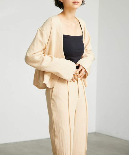 ECRIRE（エクリール）の「【yun_wearコラボ】リネンライク　ノーカラージャケット＋センターラインピンタック　セットアップ（セットアップ・レディース・ブラック/ベージュ/グレー/グリーン・S/M/L）」の19枚目の写真