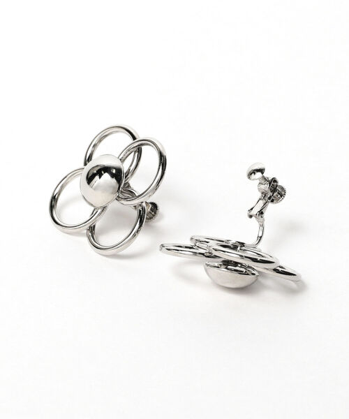 Ray BEAMS（レイビームス）の「Ray BEAMS / サークル フラワー イヤリング（イヤリング・レディース・シルバー・ONE SIZE）」の2枚目の写真