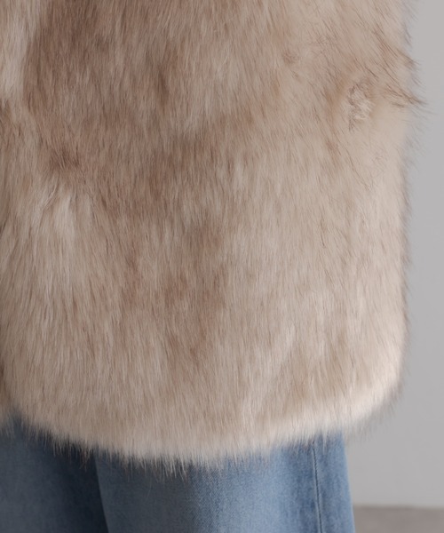 COLLAGE GALLARDAGALANTE(コラージュガリャルダガランテ)の「品の良いボリューム感/エコファーベスト(ベスト・レディース・ライトベージュ・FREE)」の22枚目の写真