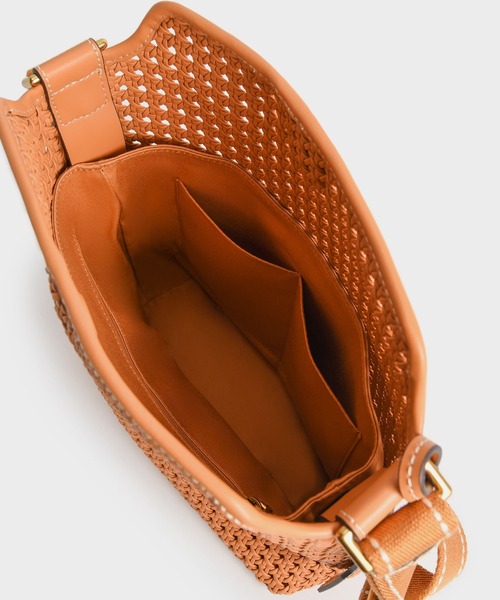 チャールズアンドキース　Cecily セシリー ウーブンラージショルダーバッグ Charles and Keith - チャールズアンドキース Cecily セシリー