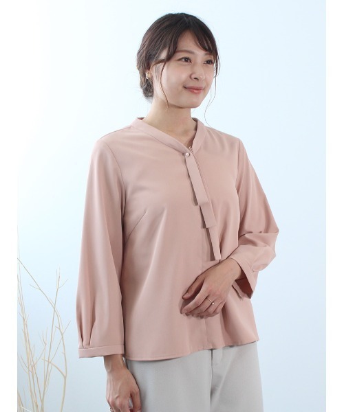fleur by mint breeze(フルールバイミントブリーズ)の「【M~5L 大きいサイズ】ボウタイ フェミニン ブラウス(シャツ/ブラウス・レディース・ピンク/オフホワイト/ネイビー・4L/5L/LL/L/3L/M)」の1枚目の写真