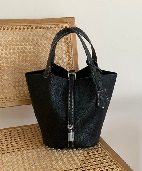 tolene(トレネ)の「フェイクレザー コロンコンパクト2wayショルダーバッグ(ショルダーバッグ・レディース・ブラック・ONE SIZE)」の11枚目の写真