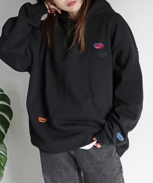 COURO（コウロ）の「サガラ刺繍ワッペンロゴプルオーバーパーカー