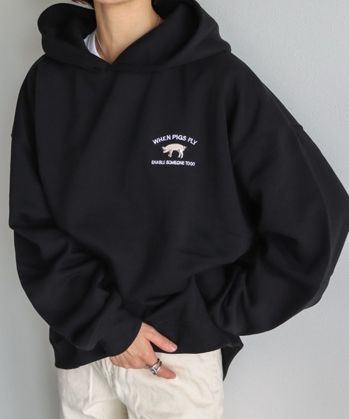 COURO（コウロ）の「サガラ刺繍ワッペンロゴプルオーバーパーカー（パーカー・レディース・ブルー系その他/パープル系その他/オートミール/グレー系その他/レッド系その他/ブルー/グレー/レッド/パープル/ブラック/グレー系その他2/グレー系その他3/ブルー系その他2/ブルー系その他3/パープル系その他2/レッド系その他2/アイボリー系/アイボリー系1/アイボリー系2/アイボリー系3/グレー系2/ライトグレー系/ライトグレー系2/グレー系/ブラック系1/チャコールグレー/カーキ系/ネイビー/カーキ/ホワイト系その他/アイボリー/ブラック系3/グレー系4/ライトグレー系4/アイボリー系5/ブラック系/ライトグレー系1/ブラック系4/グレー系3/ライトグレー系3/ブラック系2/アイボリー系6/グレー系1/ライトグレー系5/グレー系5/ホワイト/カーキ系1/カーキ系2/ネイビー系/アイボリー系4/ピンク/ブラック系5/アイボリー系7/カーキ系3・M/L/XL）」の10枚目の写真