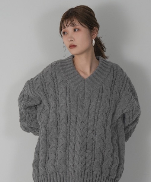 Amiur(エミレ)の「v neck cable knit(ニット/セーター・レディース・グレー/アイボリー・FREE)」の13枚目の写真