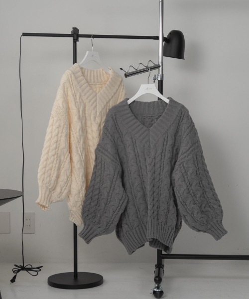Amiur(エミレ)の「v neck cable knit(ニット/セーター・レディース・グレー/アイボリー・FREE)」の5枚目の写真