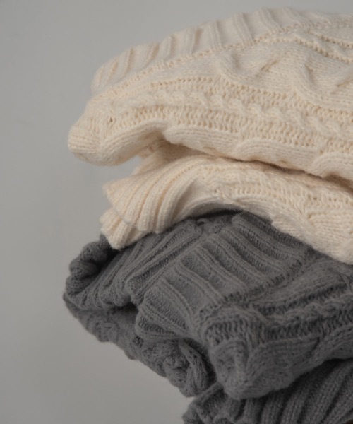 Amiur(エミレ)の「v neck cable knit(ニット/セーター・レディース・グレー/アイボリー・FREE)」の4枚目の写真